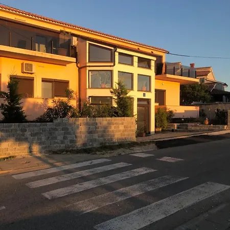 Haus Sunset بومير